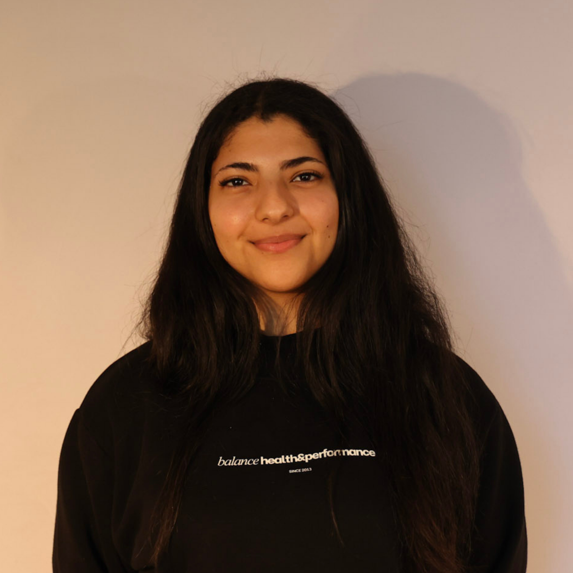 Jana Elgendy, Receptionist