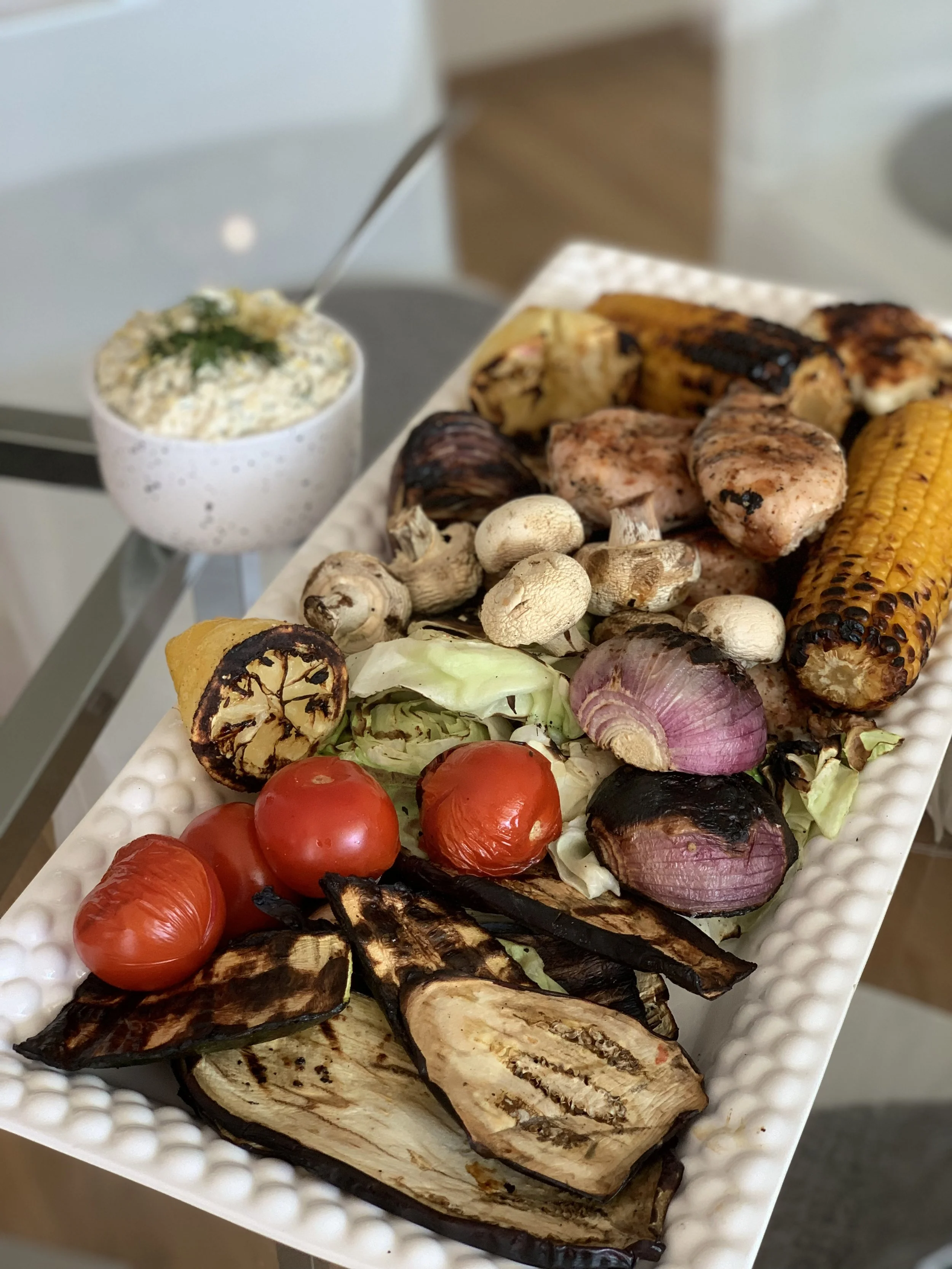 … god att äta tillsammans med grillad kyckling och grönsaker i alla färger och former. Den syrliga såsen passar även riktigt bra till lax!