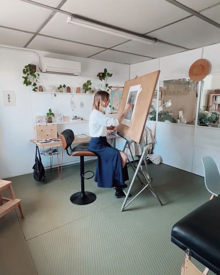 My humble little square box studio ◻️🤍
.
Video by the best @therealfafi