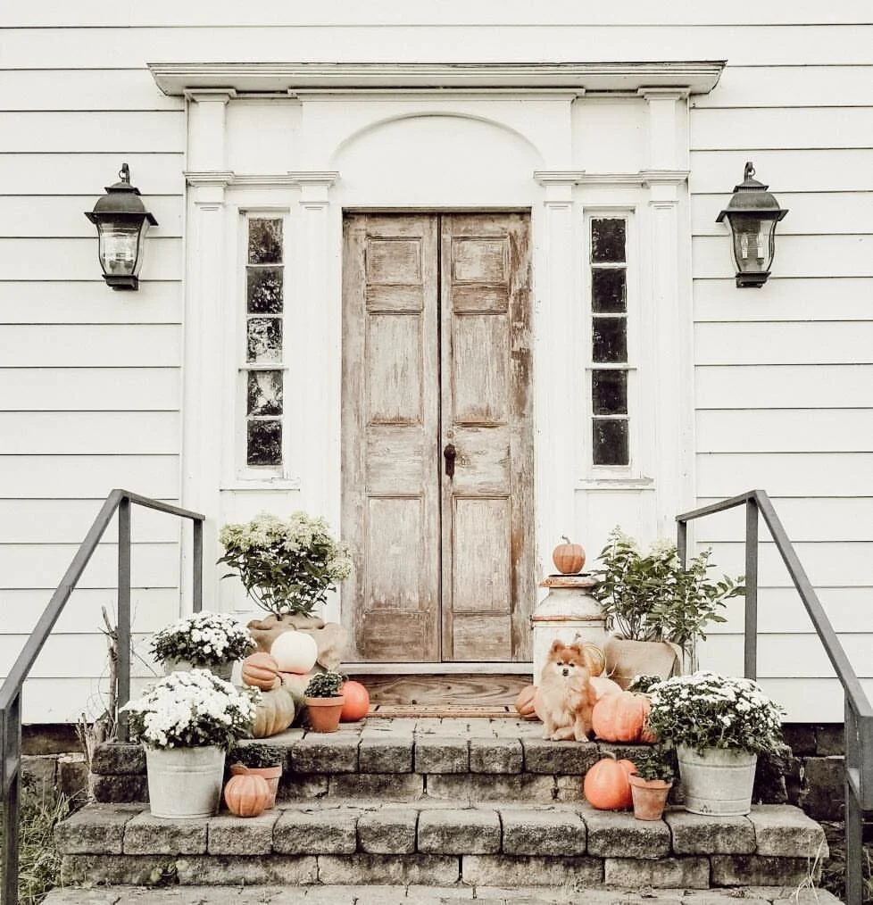 Dana Marie Home shared how she uses simple fall items to create a welcoming entryway to her farmhouse. Make sure to check out her blog here