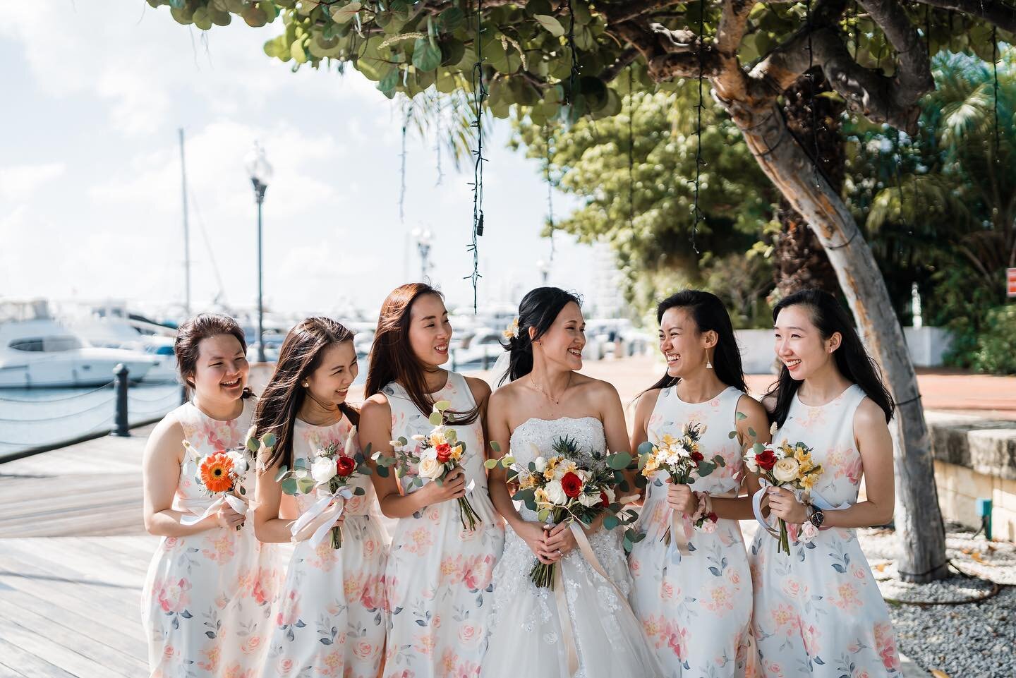 Wedding is a joyous event because you have your closest lovelies together by your side :)

📸: @ivanlimphoto