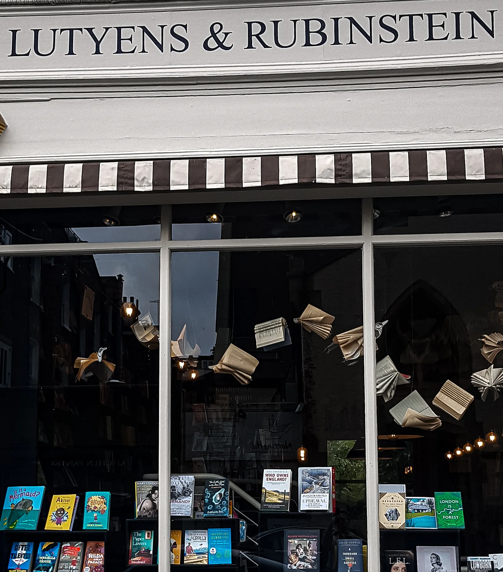 Lutyens and Rubinstein bookshop in Notting Hill Gate