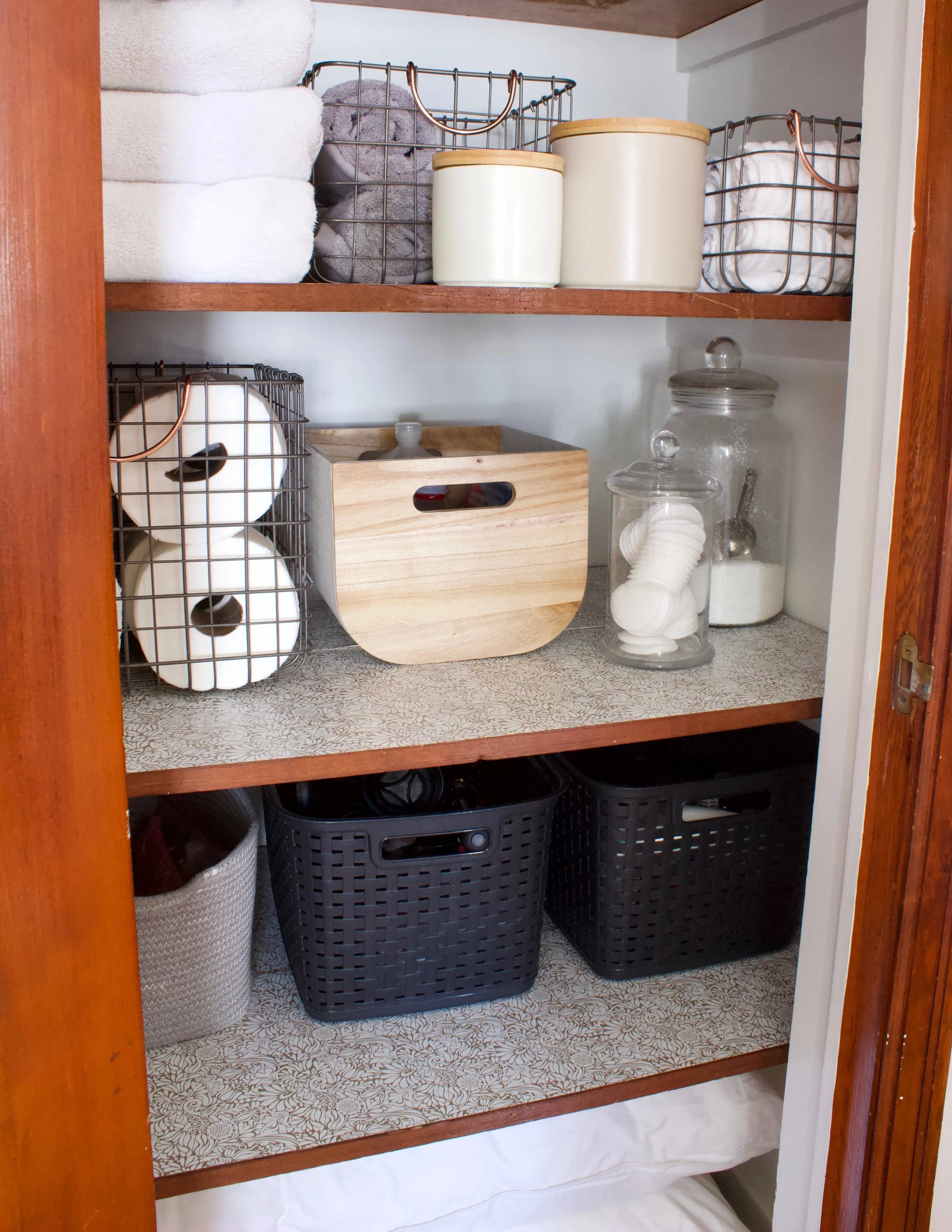 Before After Our Linen Closet Miranda Griffiths Life Style Blog In Omaha Nebraska