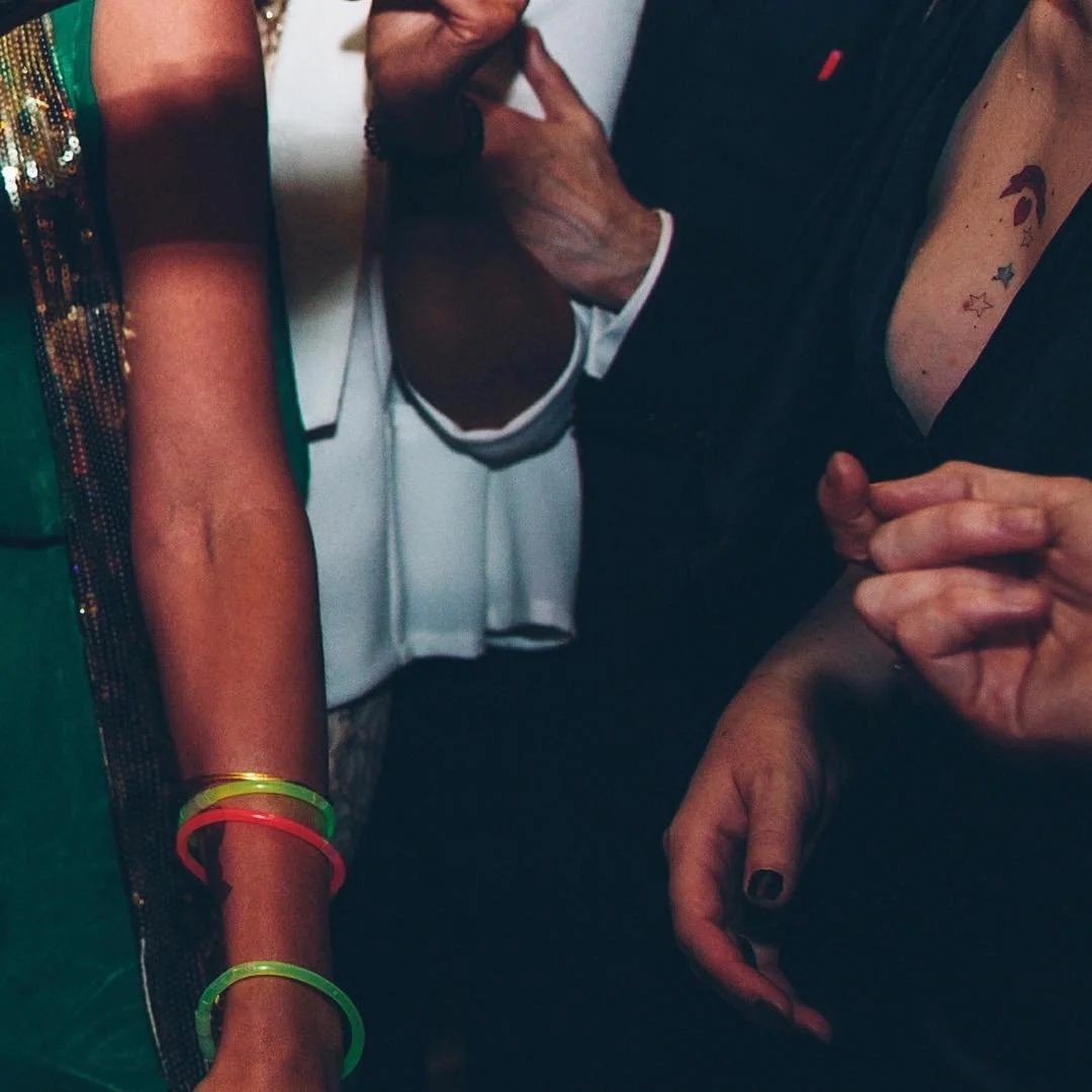 Hello Instagram! 👋🏻
We are The Confidentials, a dance-floor filling party band ready to rock out with you all night long! 🤘🏻🎶🎸
&bull; &bull; &bull; &bull;
#band #weddingband #liveband #music #livemusic #singer #guitar #guitarist #musician #guit