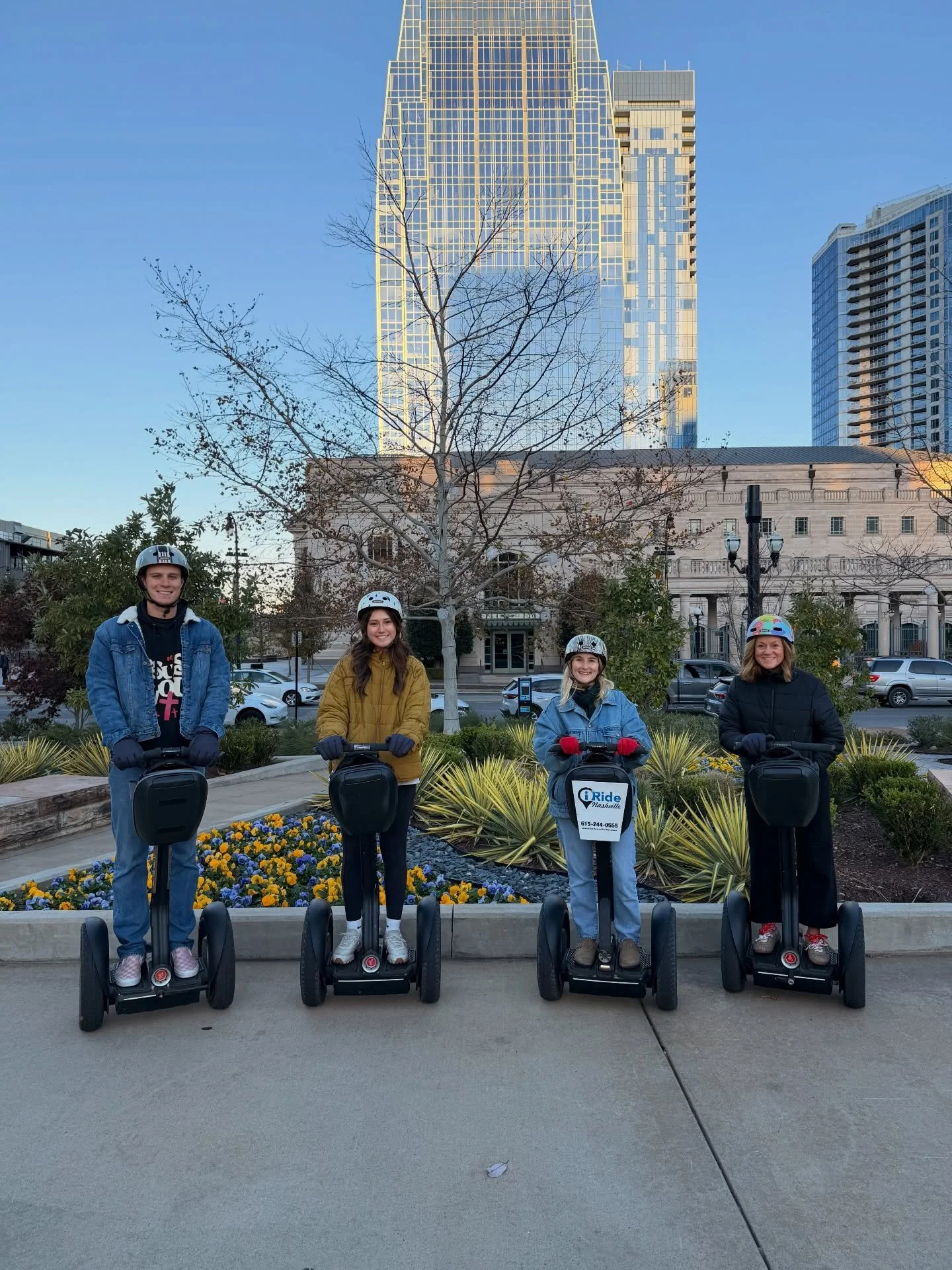 Hey Nashville and tourists! It may be winter, but we&rsquo;re still booking tours! Book yours today🙌🏼

#Nashville #Sightseeing #Familyfun #Downtownnashville #Fyp