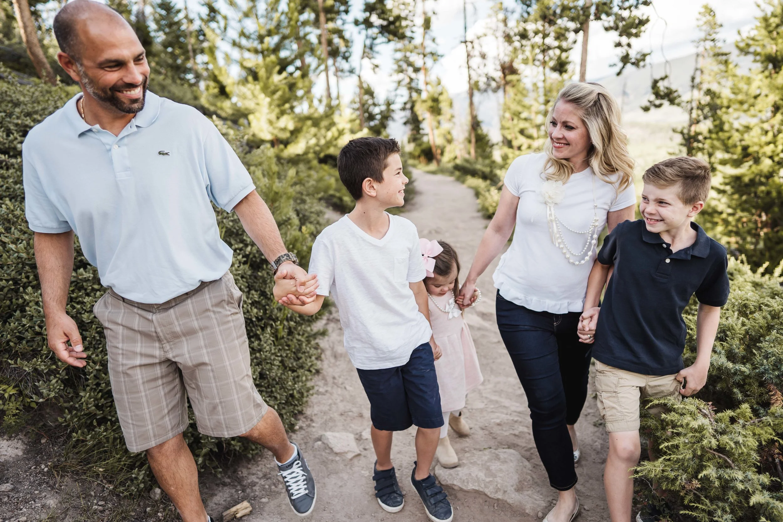 denver-family-photographer-in-breckenridge-mountains-DSD00408.jpg