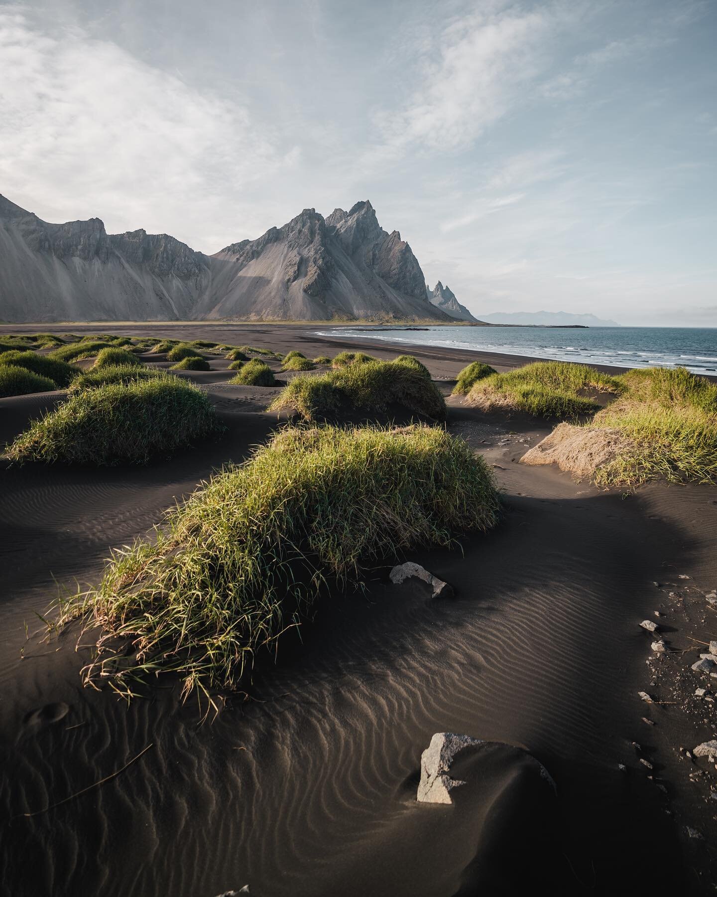 One of my favorites spots of the whole trip. The light just seemed to hit everything perfectly #iceland #stokksnes 
.
.
.
.
.
#letscamp #exploreeverything #outdoors #createexplore #wildernessculture #neverstopexploring #theoutbound #peoplescreative #