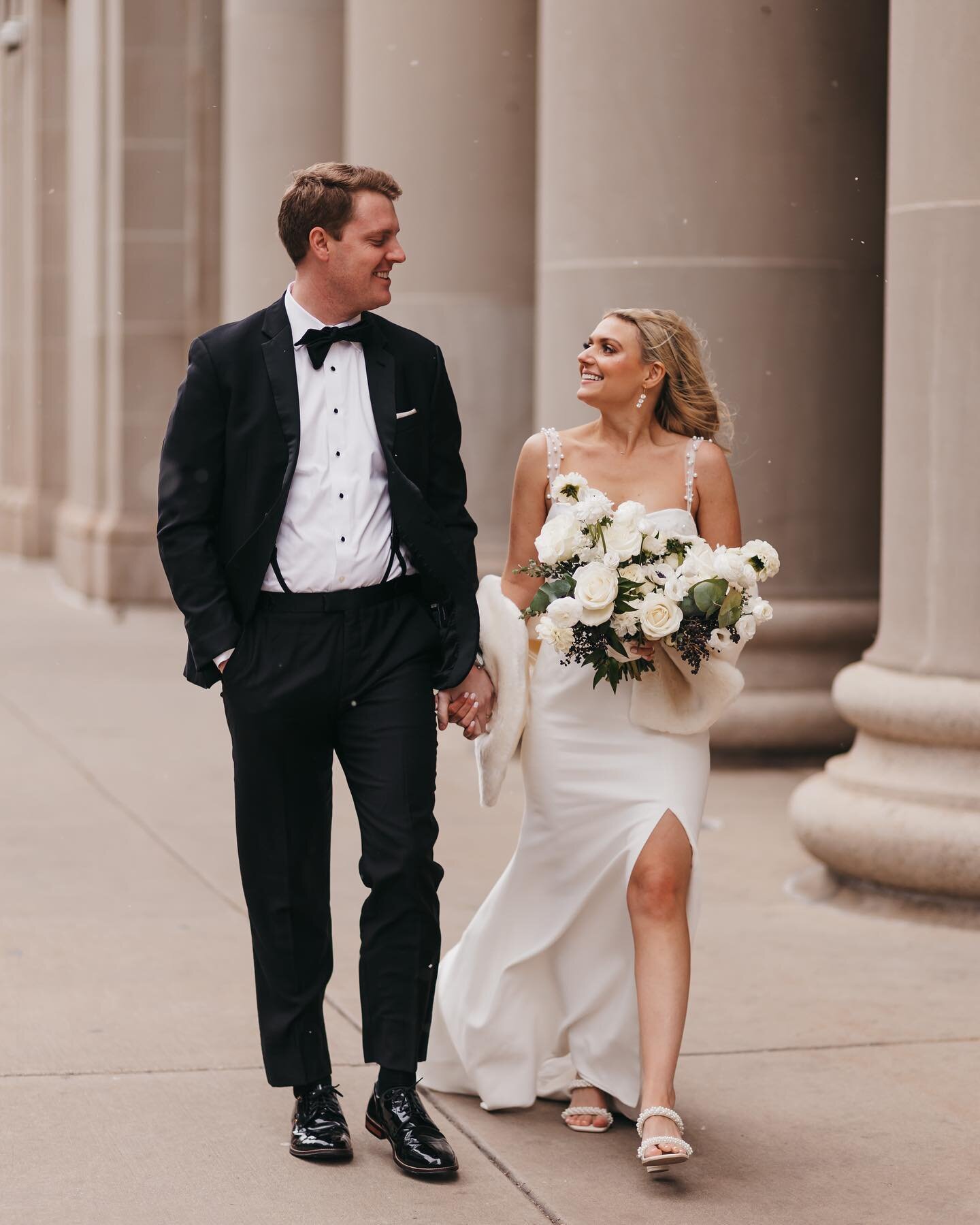 guys there is not enough love for these stunning winter chi weddings!!!! ❄️❄️❄️snow and wind are romantic + union station is warm and surprisingly chic! 

second shot for iconic queen @marissakellyphotography 🤍