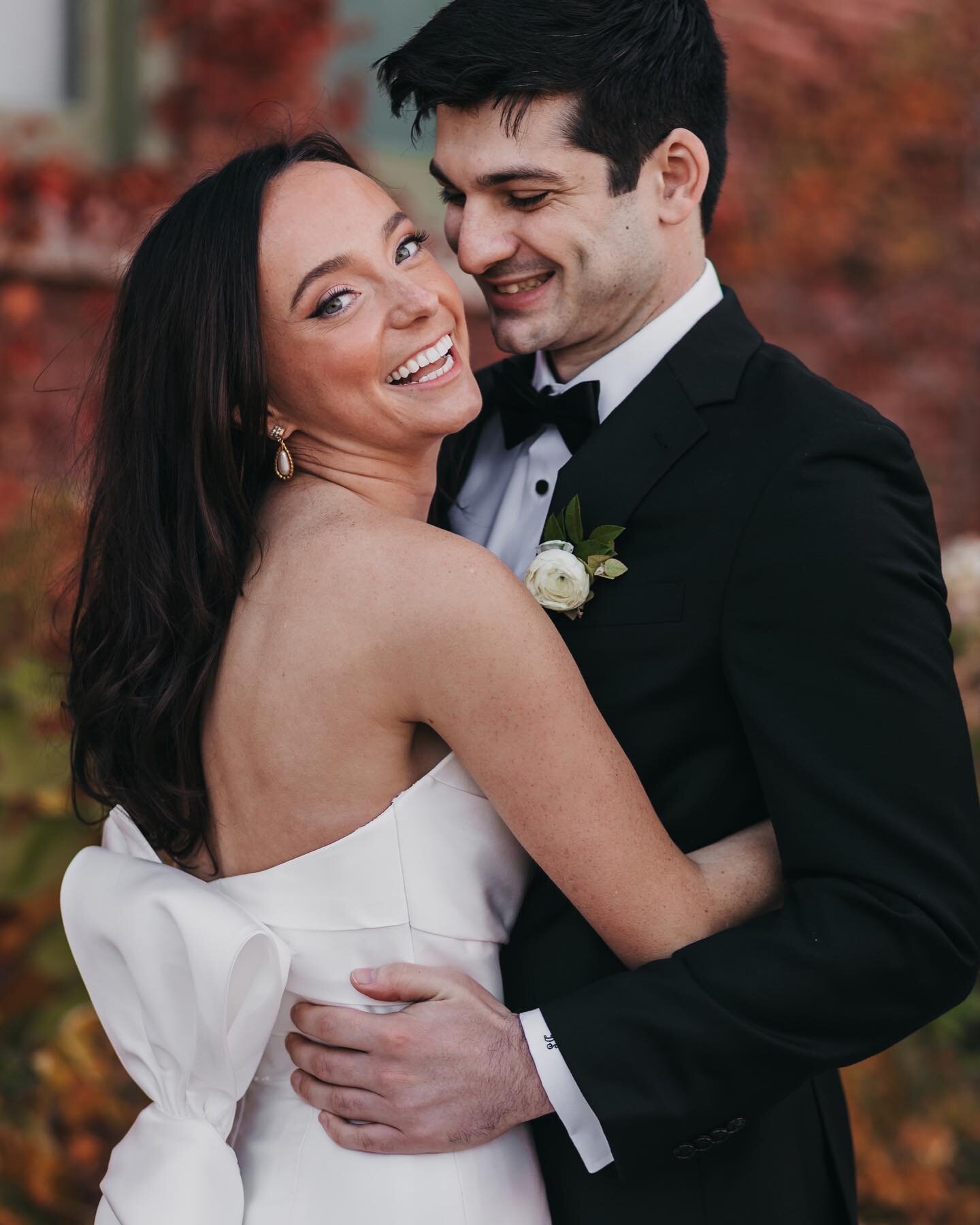 this snow has me reminiscing on a few moments i adored from this glorious sunshine-filled October wedding 🌞🌞🌞 that i got to capture 2nd shooting for @kerricarlquist