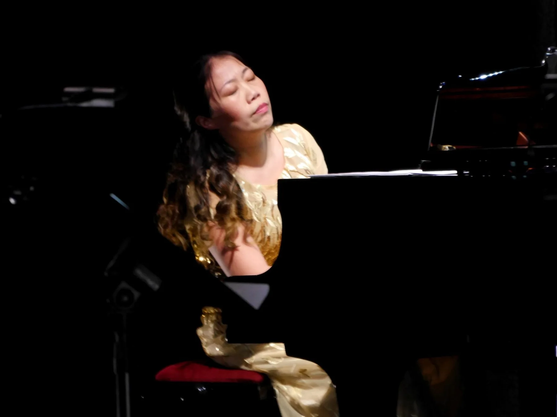 Notes on Chen Mao Shuen Fantasy Ballade No. 2,  “The embossed mural girl”