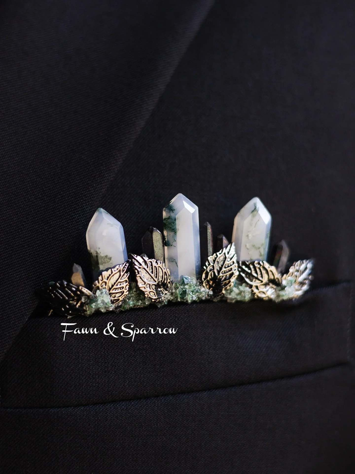 New! Our Alternative crystal pocket boutonnieres are designed for those who want to break tradition without breaking style. Inspired by gothic tones and a modern rebellious vibe, these pocket inserts are the perfect accessory for a Halloween wedding,
