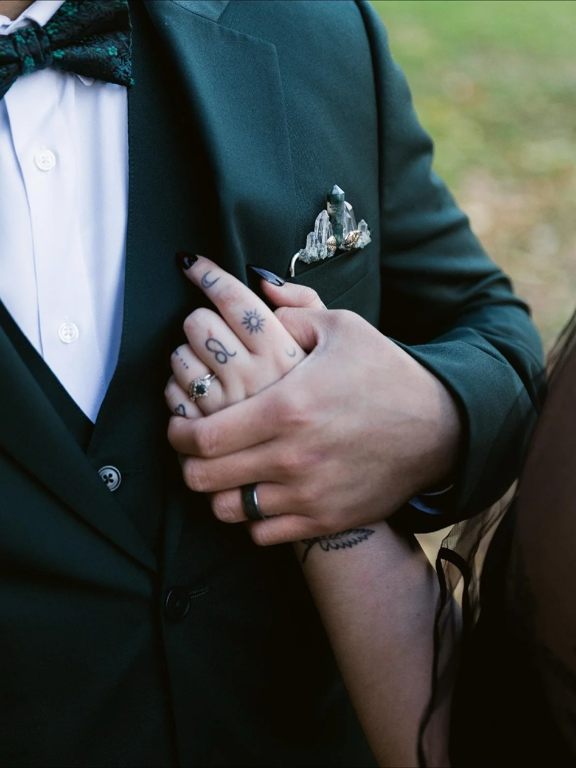 We&rsquo;re so grateful to our customer for sharing a glimpse of their gorgeous wedding day with us! We love how your moss agate accessories perfectly complement your engagement rings. 🌿😍Wishing you both a lifetime of happiness! 💕 💕#weddingday #m