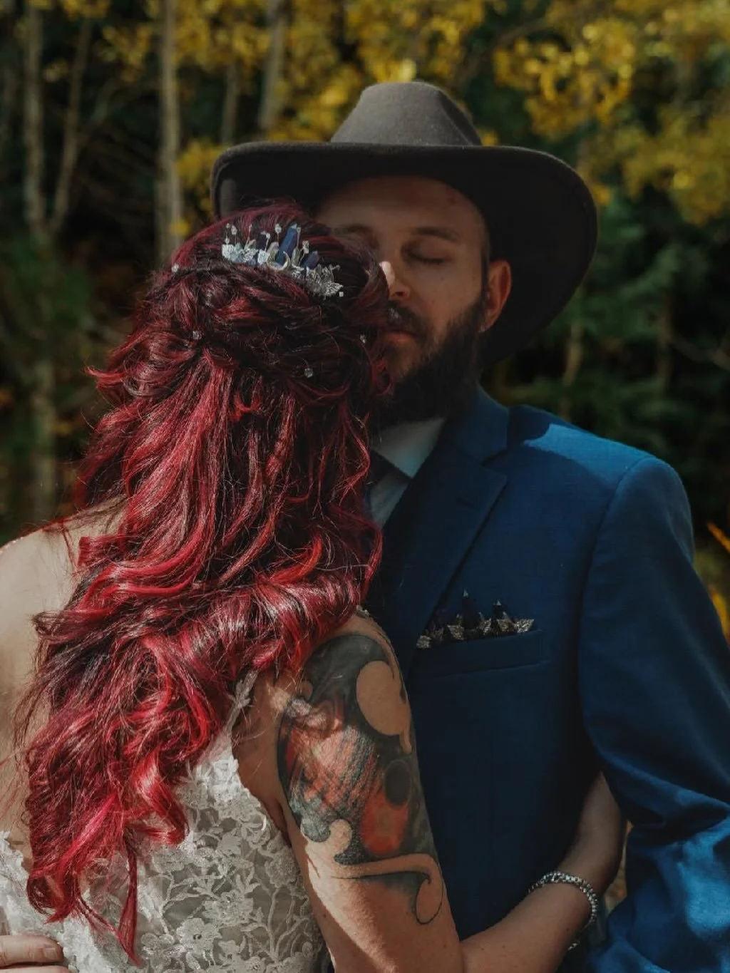 Congratulations to the Newlyweds! This couple chose the Dark Amethyst Pocket Boutonni&egrave;re paired with the Light Amethyst and Aura hair comb to coordinate their wedding jewelry 💕💕 #weddingjewelery #customerphoto #crystalpocket