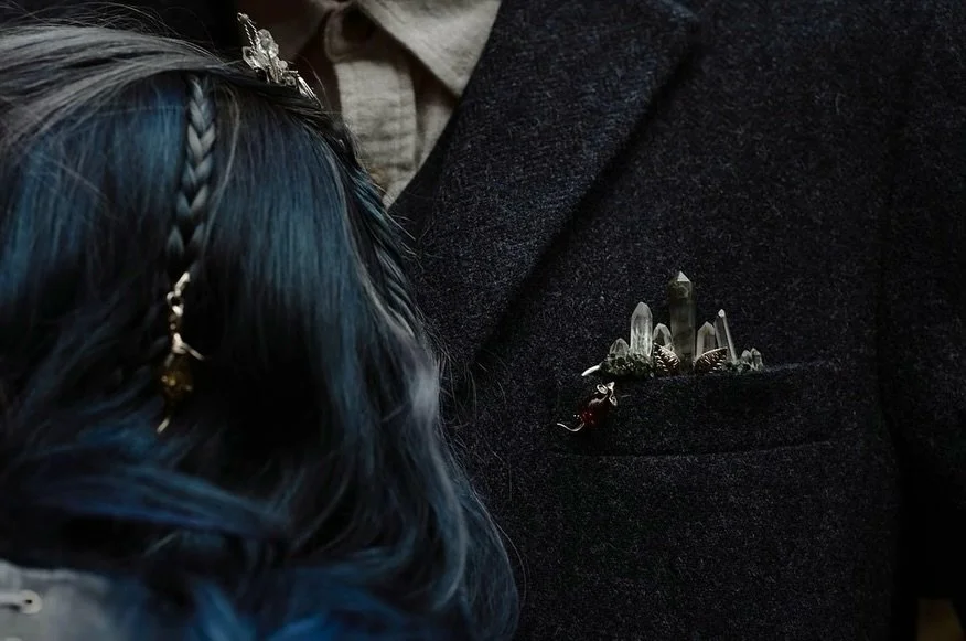 Beautiful couple wearing the Moss Agate crystal comb and pocket boutonniere. So dreamy. Congratulations! 😍🌿 
Shop in bio. ✨

#customerphoto #menspocketsquare #menslapel #weddingcomb #crystaljewelry