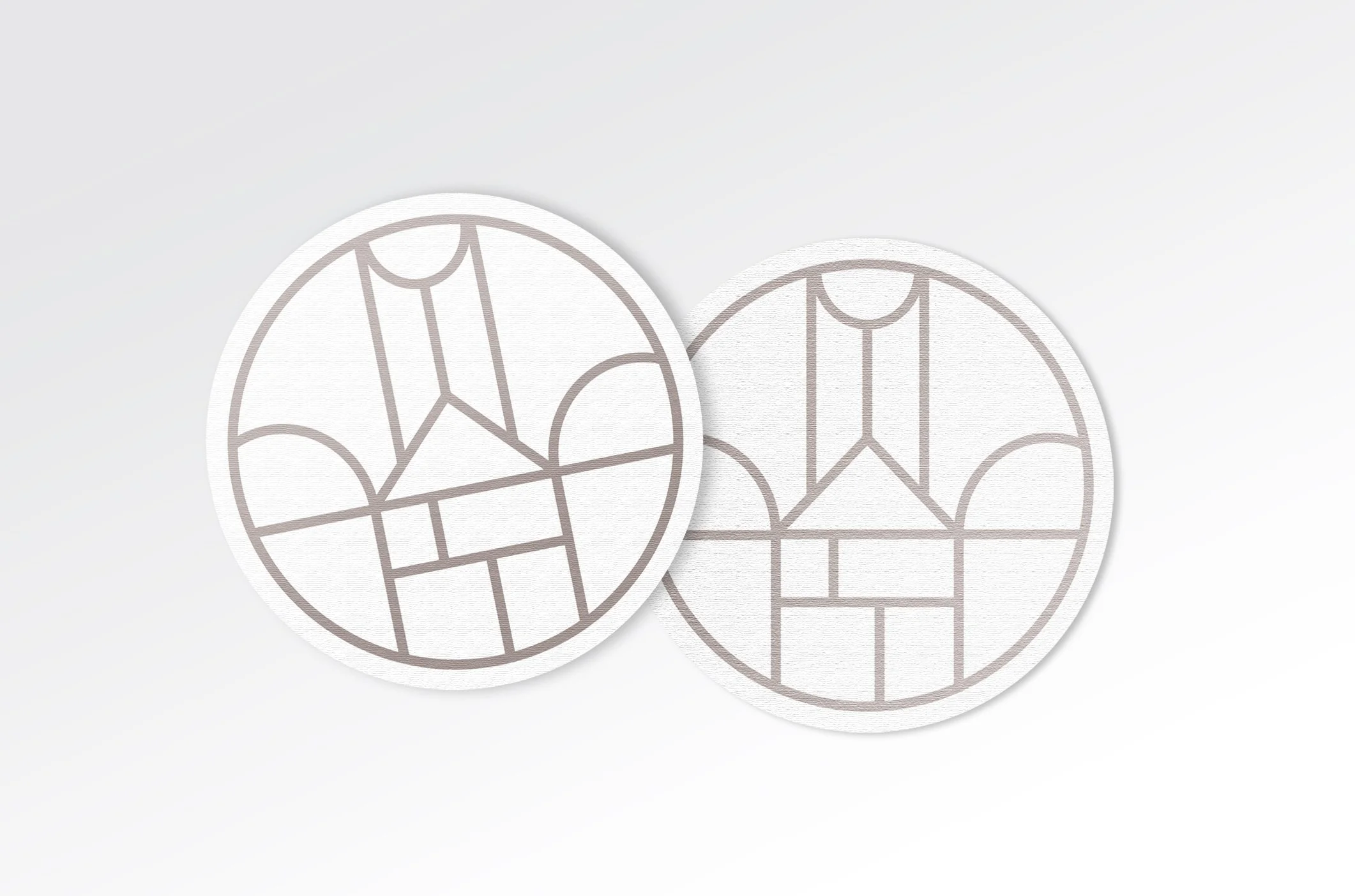  Brand identity and brochure for the launch of Nook, a boutique specializing in children’s books, designer lighting, tableware, and workshops for the family. /  Design de l’identité visuelle et de la brochure pour la boutique Nook, spécialisée dans l