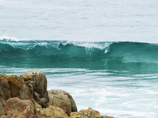 photo-breaking-waves-monterey.png