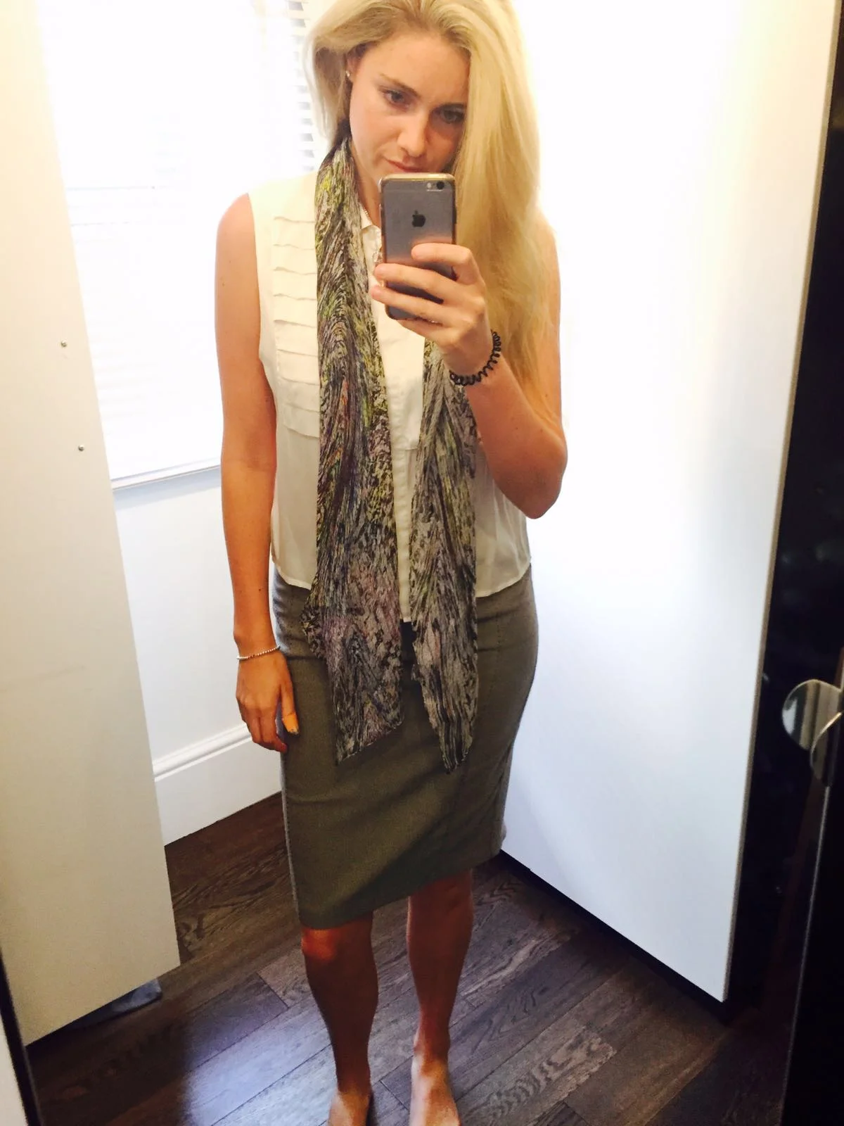 Jess selfie, Ground Cover