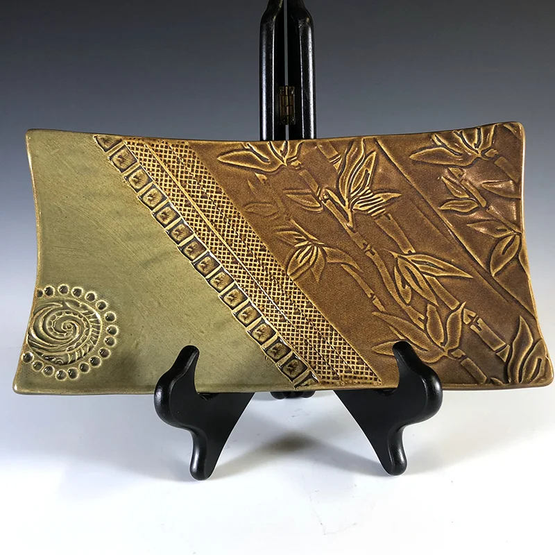 Bamboo and a spiral makes this serving plate very meaningful, and useful