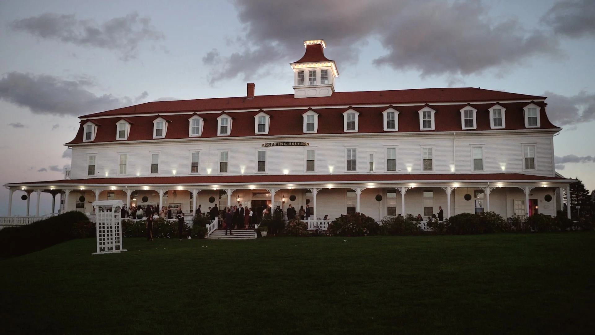 The front of the Spring House on Block Island during an October Wedding