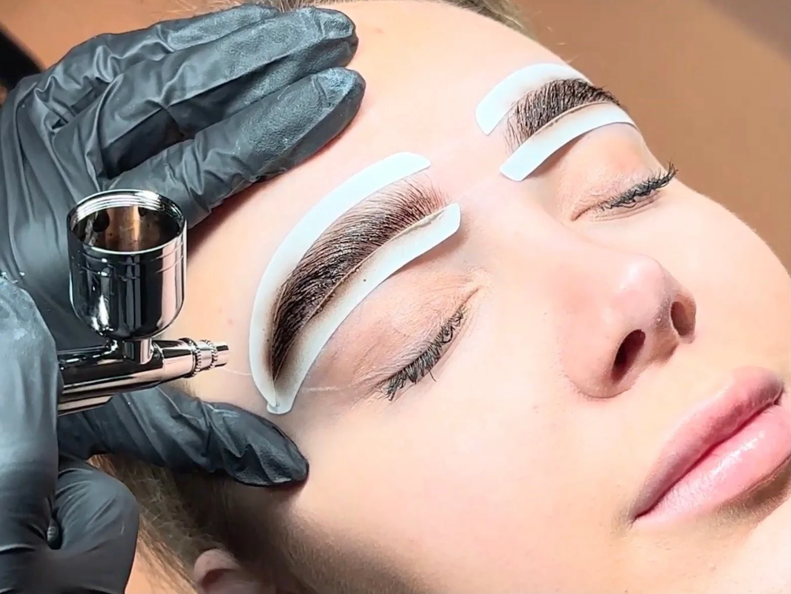 airbrush-brows-mrs_highbrow_jpeg_94167c94-f0ff-4472-bac7-d7566b28a726.jpg