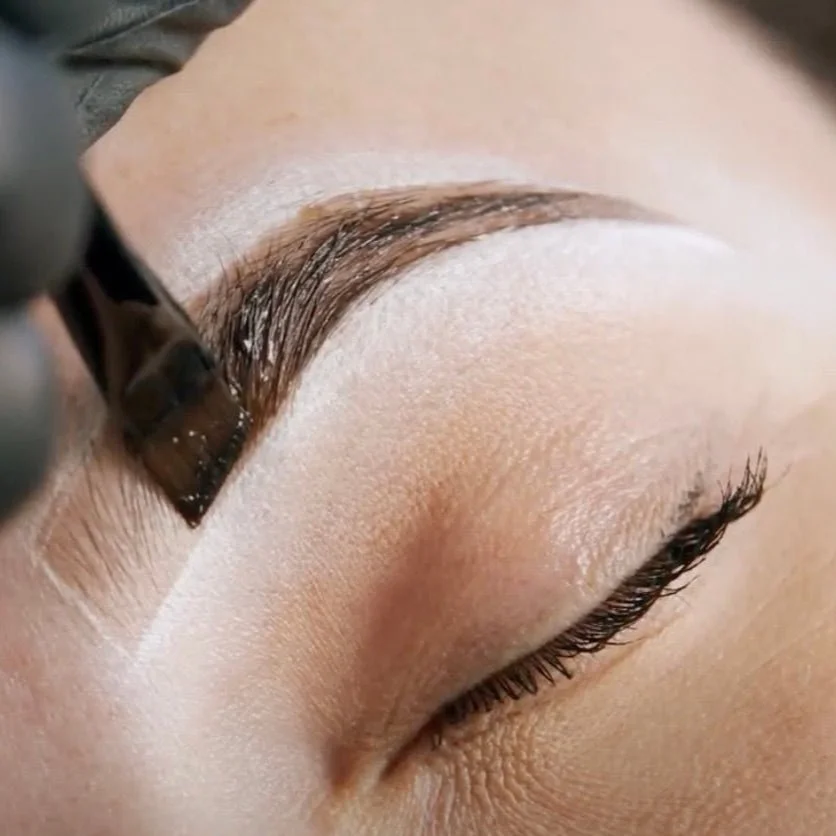ombre-henna-brows-hybrid-mrs.highbrow-techniek-technieken.jpg