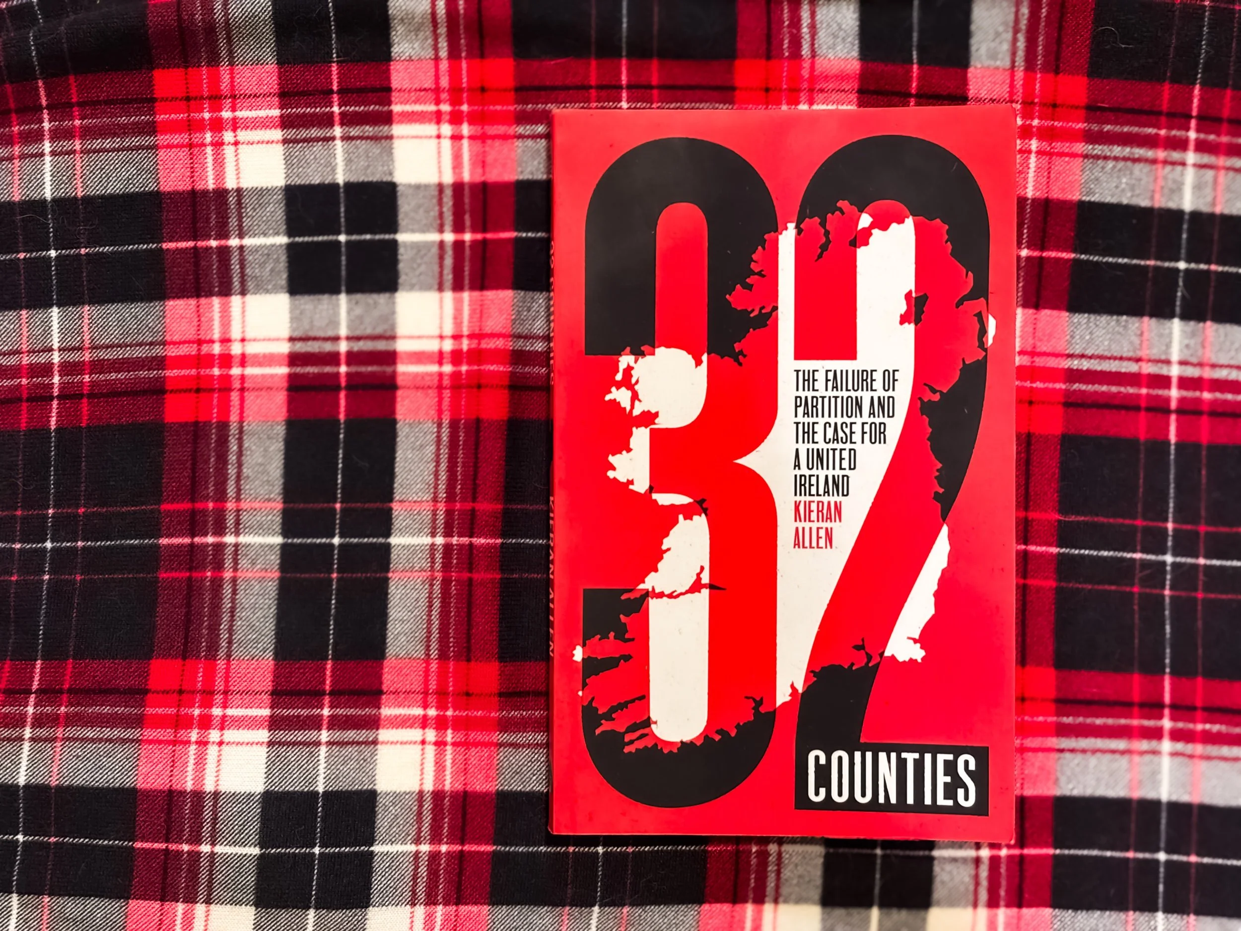 32 Counties: The Failure of Partition and the Case for a United Ireland - Kieran Allen