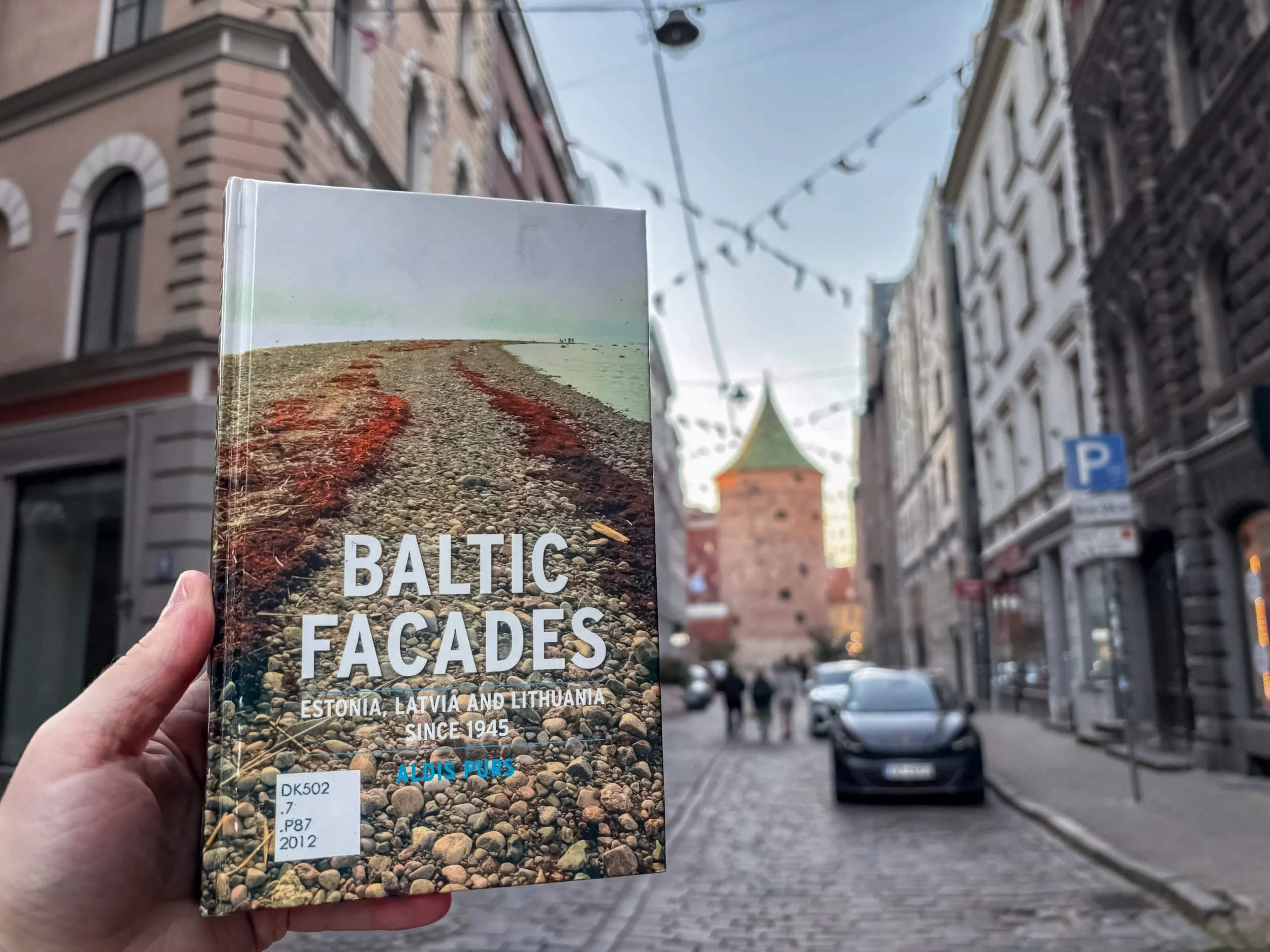 Baltic Facades: Estonia, Latvia, and Lithuania since 1945 - Aldis Purs