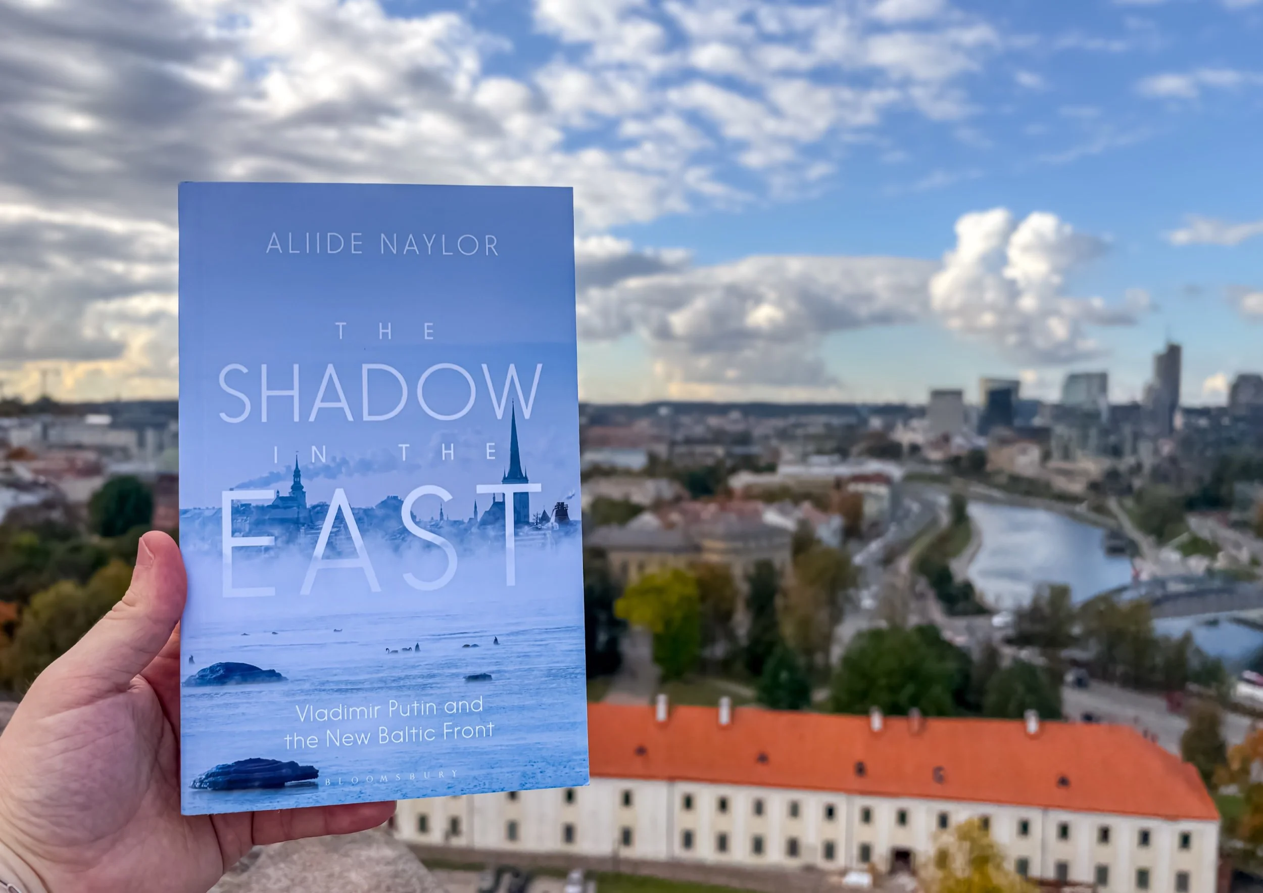 The Shadow in the East: Vladimir Putin and the New Baltic Front - Aliide Naylor