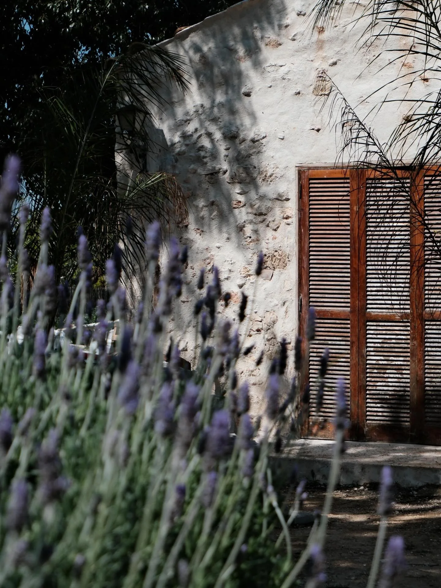 Materia, luz y proporci&oacute;n.

Si la base est&aacute; bien dise&ntilde;ada, no necesitas a&ntilde;adir nada m&aacute;s.

&mdash;

📍 D&eacute;nia | J&aacute;vea | Moraira 
🔑 Interiorismo y reforma integral

&mdash;

#interiorismodenia #interiori