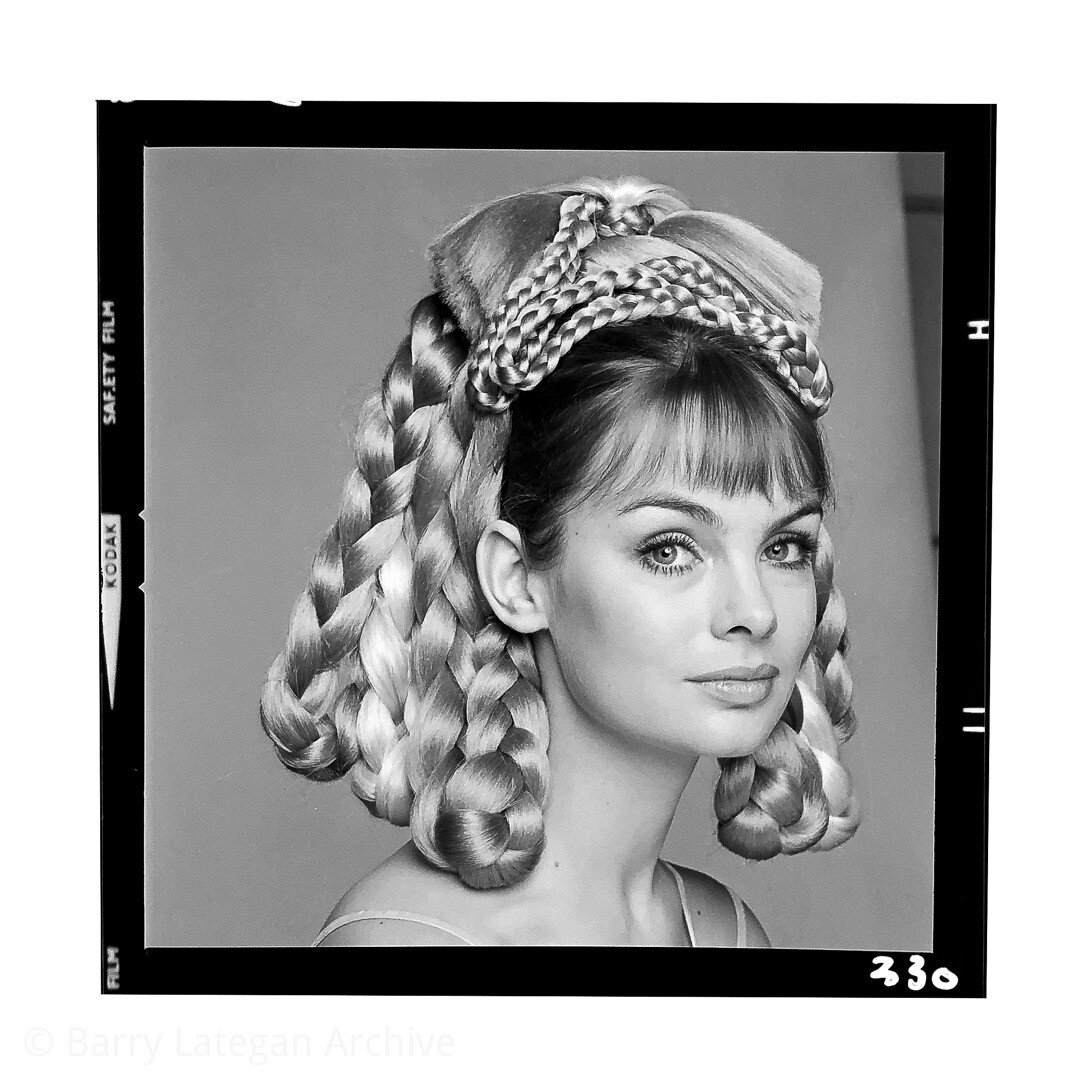 Beauty #003 #1042

Happy Birthday Jean Shrimpton!

Jean is seen here in the mid 1960s with Michael Rasser sculpting 'Bombshell' and braided hair styles.

#BarryLategan #BarryLateganArchive #Archive #Unseen #1960s #JeanShrimpton #MichaelRasser #Vintag