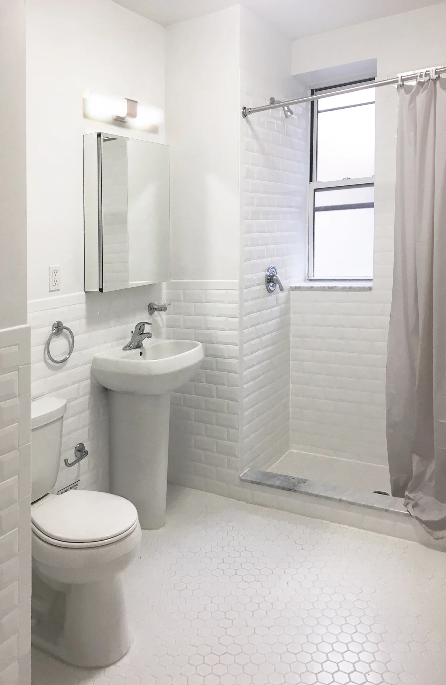 Bathroom 01.jpg
