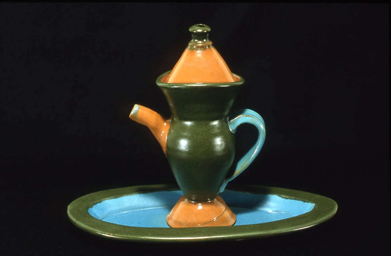 04_Dillon_teapot_aqua_tray.jpg