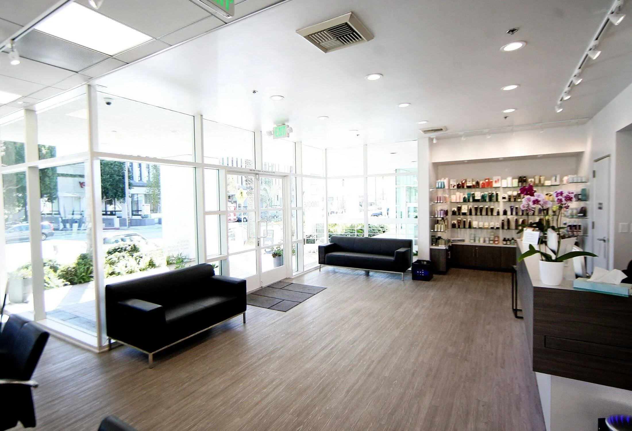 Daidone-salon-waiting-room-for-new-and-existing-clients.jpg