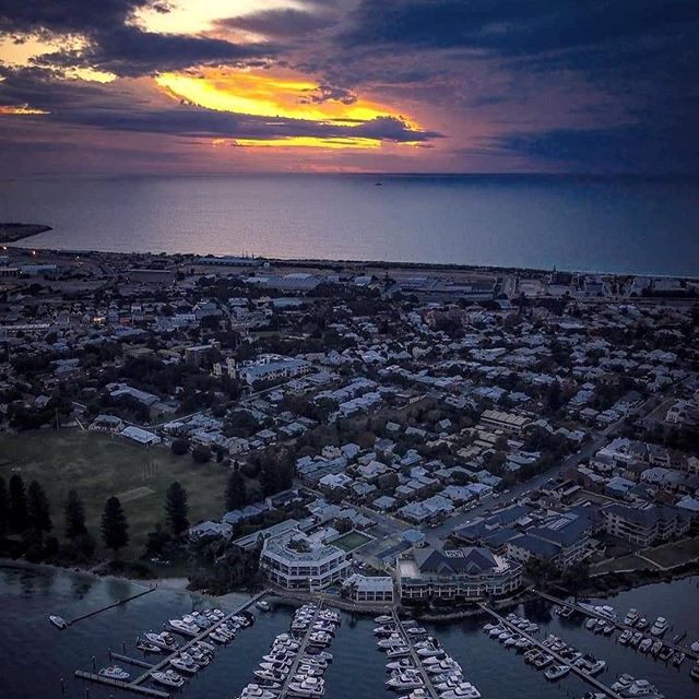 There's nothing quite like the sunset over Freo. Beautifully captured by @lachlanhinds ⁠
.⁠
.⁠
.⁠
#pier21fremantle #perthhotel #fremantlehotel #infreo #freolove #hotelview #northfremantle #fremantle