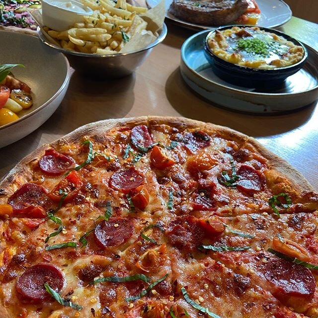 Casual Sunday lunch 🍕⁣
⁣⁣
⁣#visitfremantle #pepperonipizza #handmade #norfolkfreo #authenticfremantle