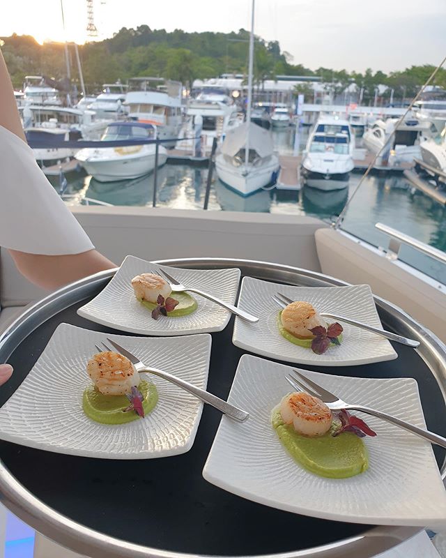 At Deliciae Catering Co we know how to crush a real summer party. We had fresh grilled scallops served all party long on board a exclusive yacht party here in Singapore. We had a dedicated chef working the grill on the fly bridge making these gorgeou