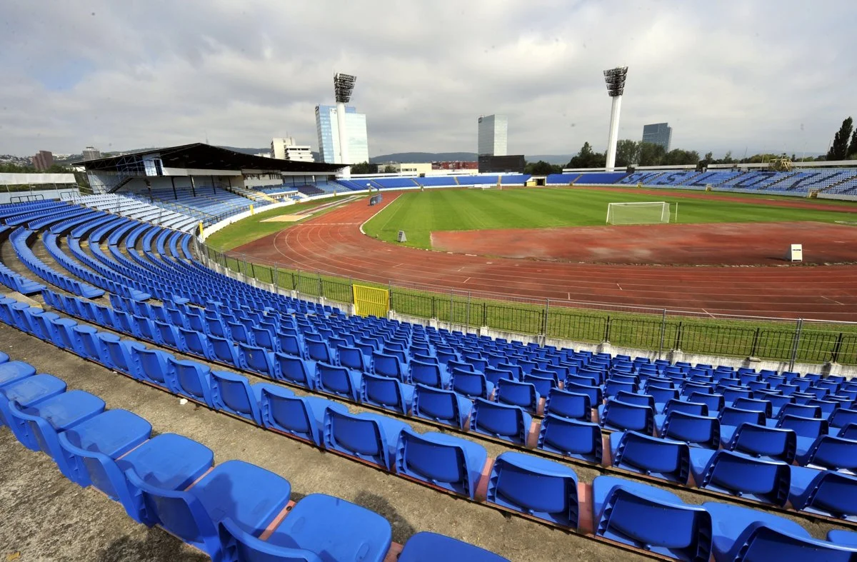 Pasienky stadium. Retrieved from: “https://sport.sme.sk/c/22003712/slovan-caka-rozlucka-s-pasienkami-video.html. Foto: TASR/AP