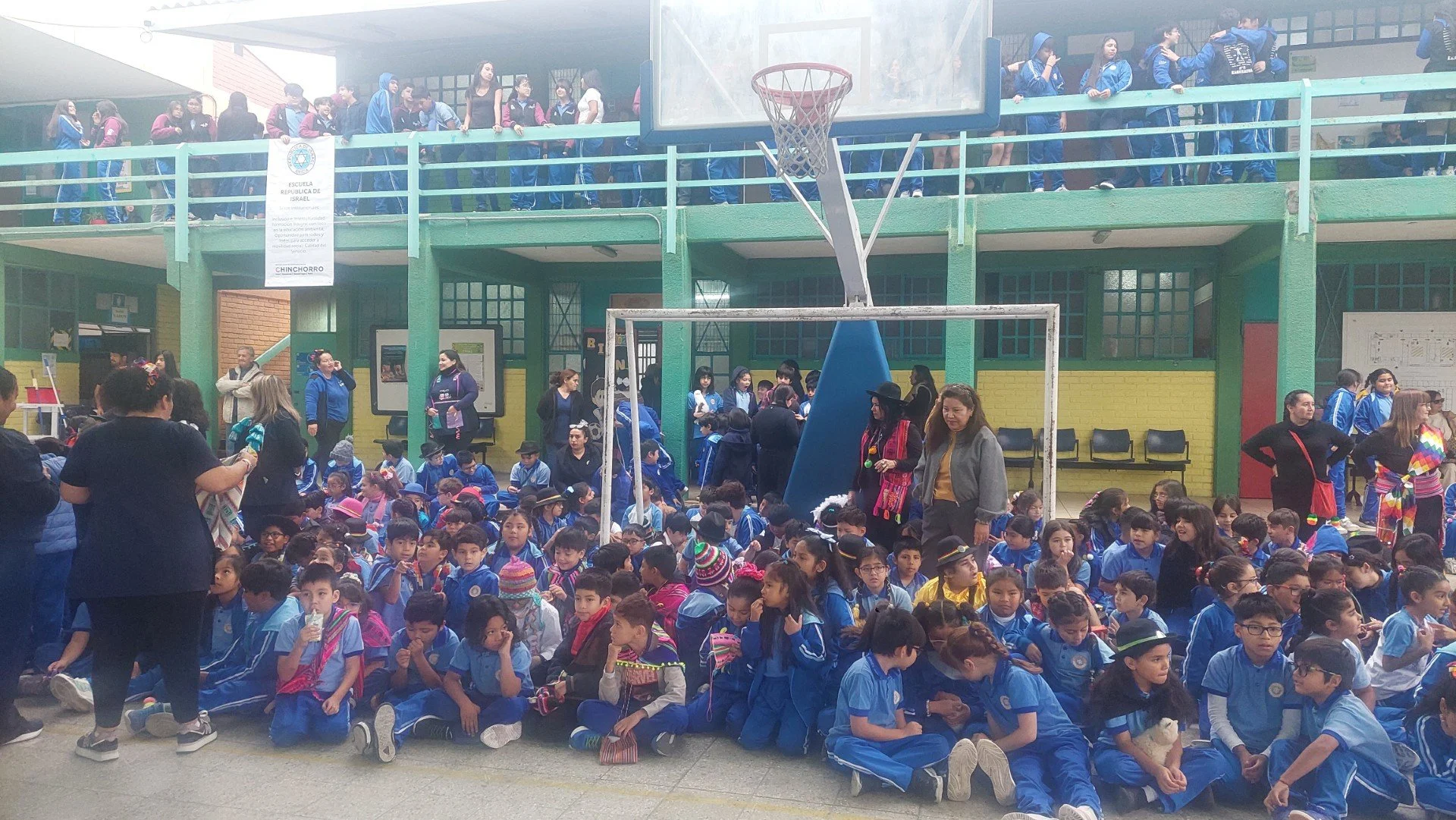 ALUMNOS DE LA  ESCUELA FOTO3.jpg
