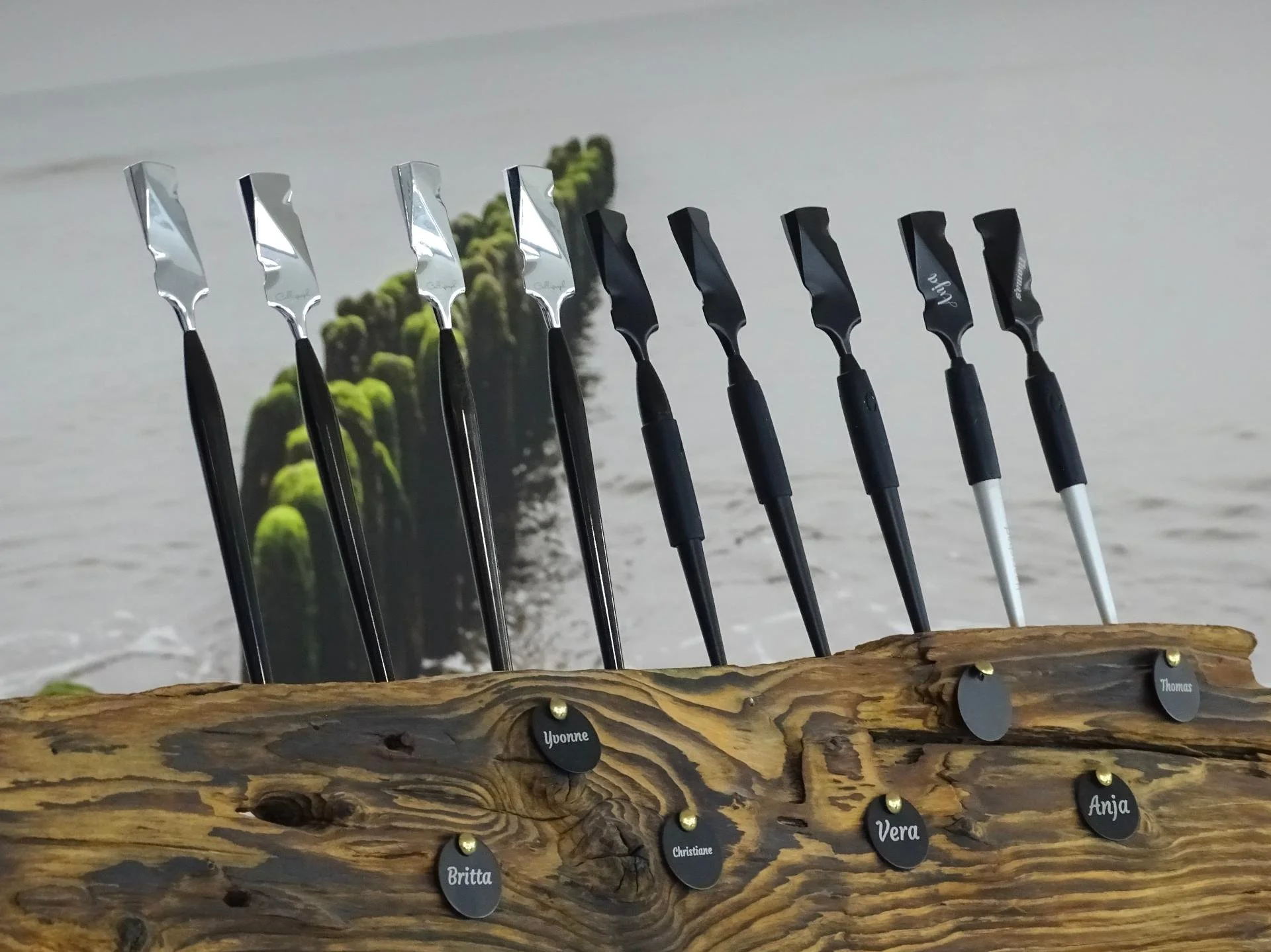 Calligraphy Cut Calligraph auf dem Arbeitstisch im Salon Haarscharf