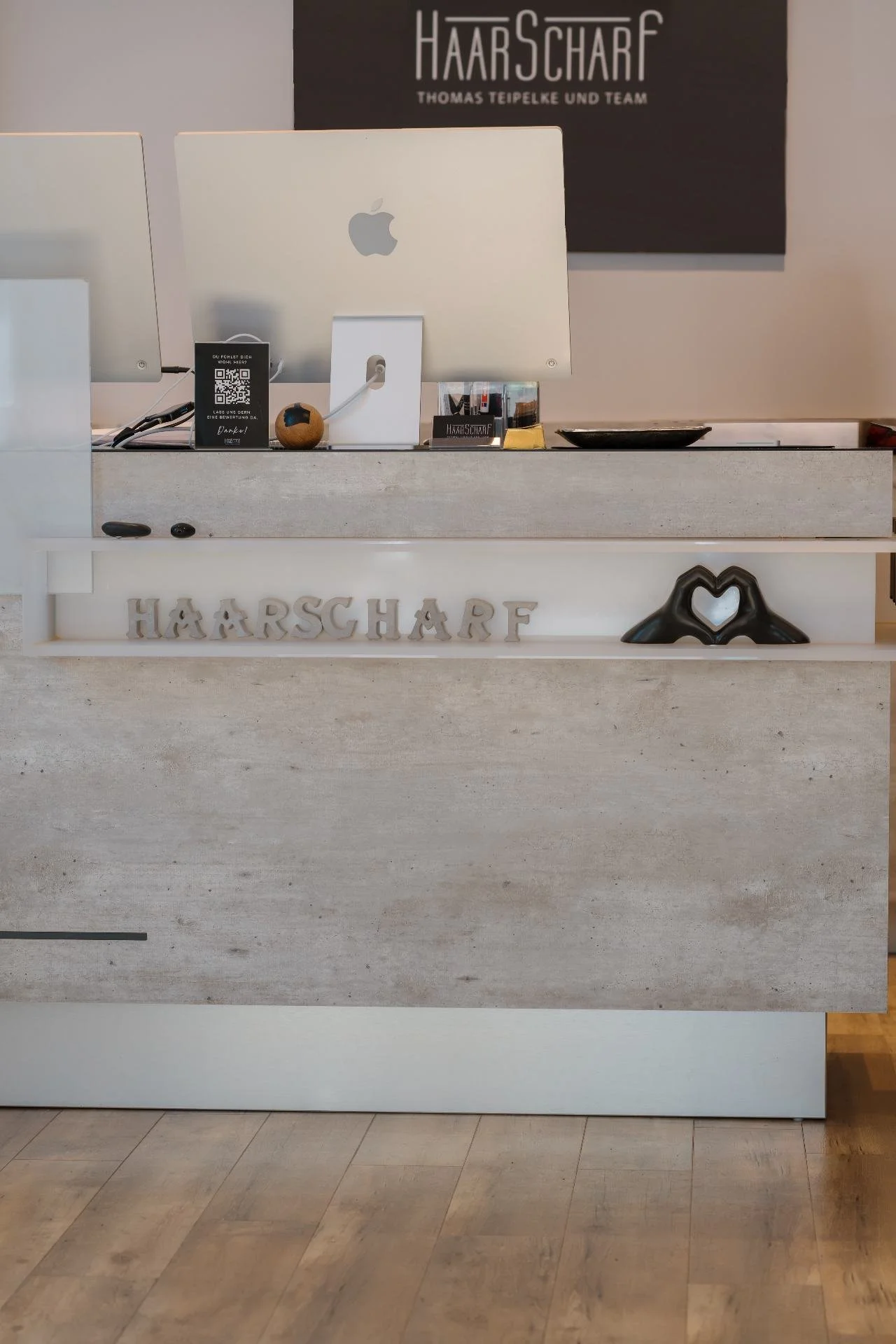 Empfang des Friseursalons Haarscharf in der Bahnhofstraße auf Fehmarn.