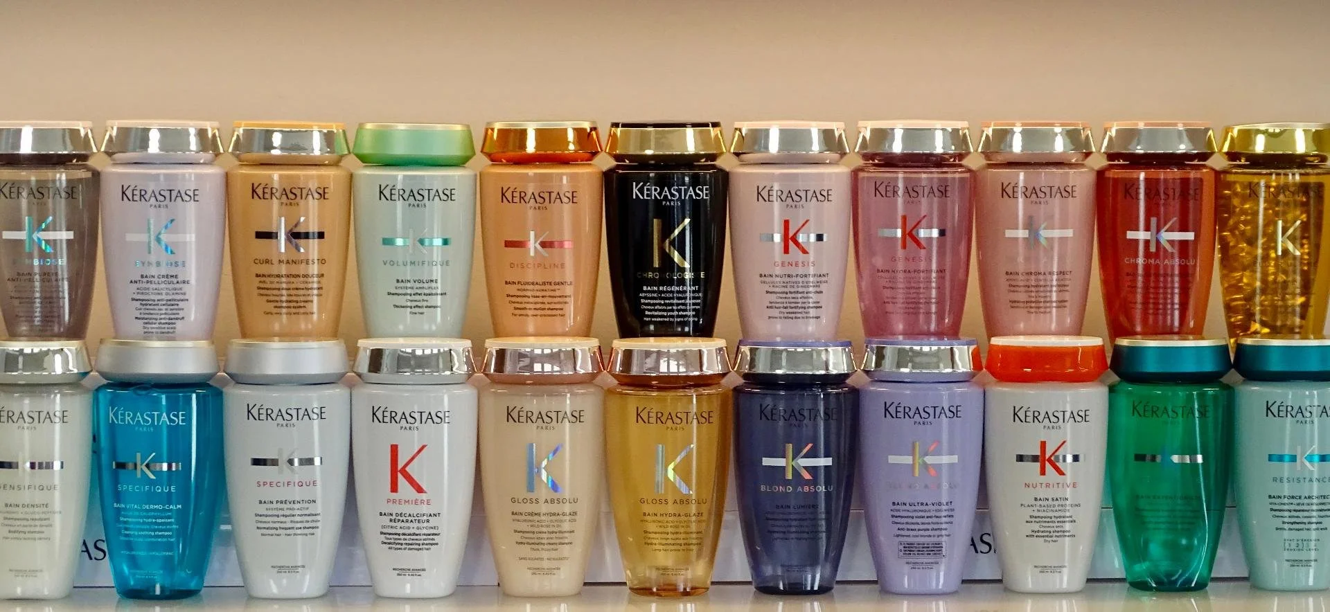 Detailaufnahme von Kérastase-Stylingprodukten im Salon Haarscharf Fehmarn