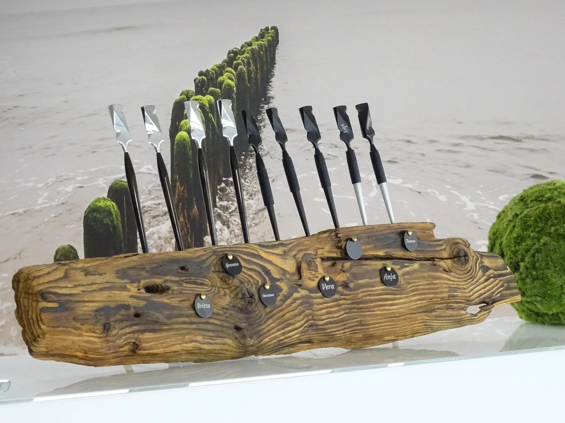 Detailaufnahme von Calligraphy Cut Werkzeug im Friseursalon Haarscharf Fehmarn.