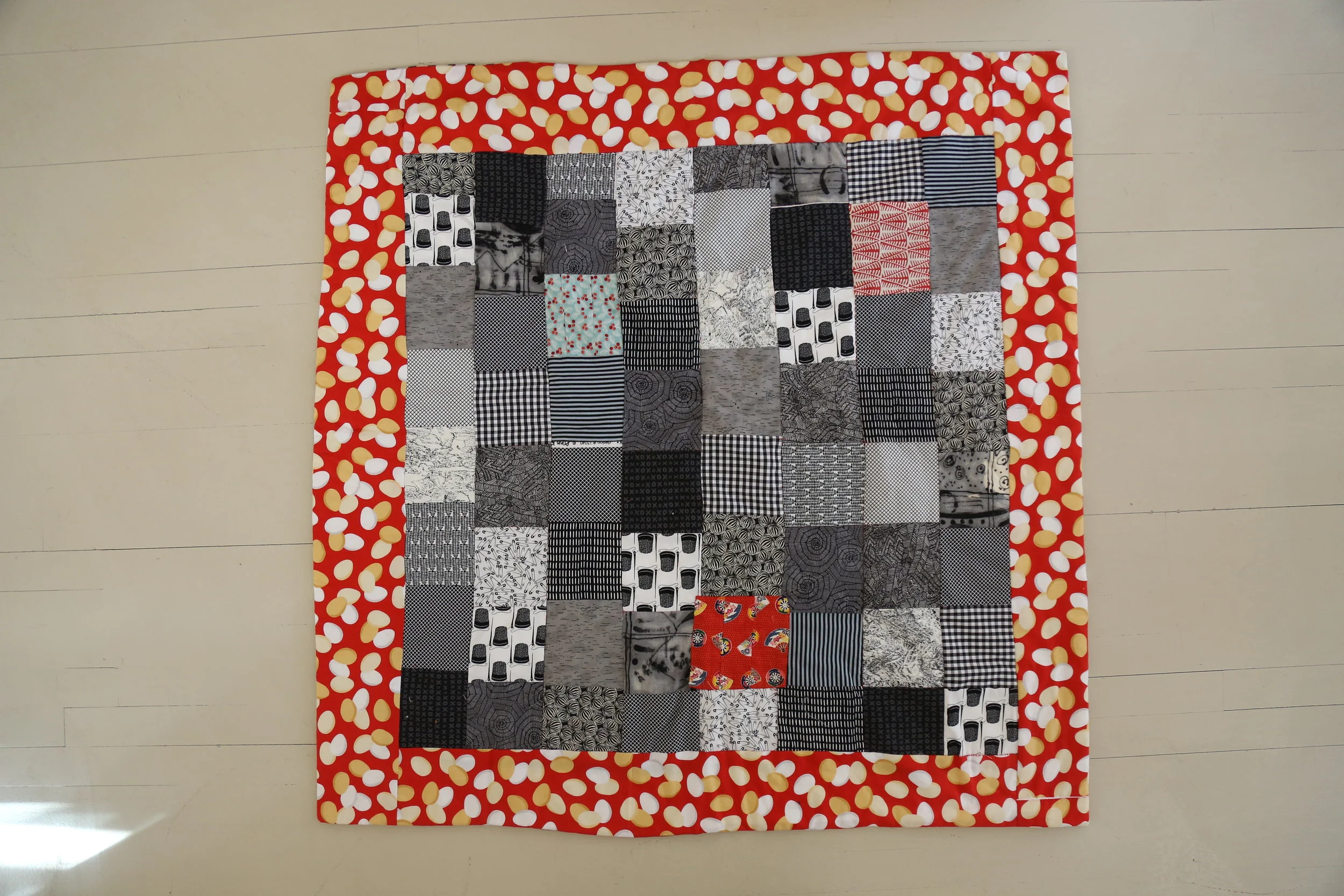 Quilt_45x45_Touch of Red-01.JPG