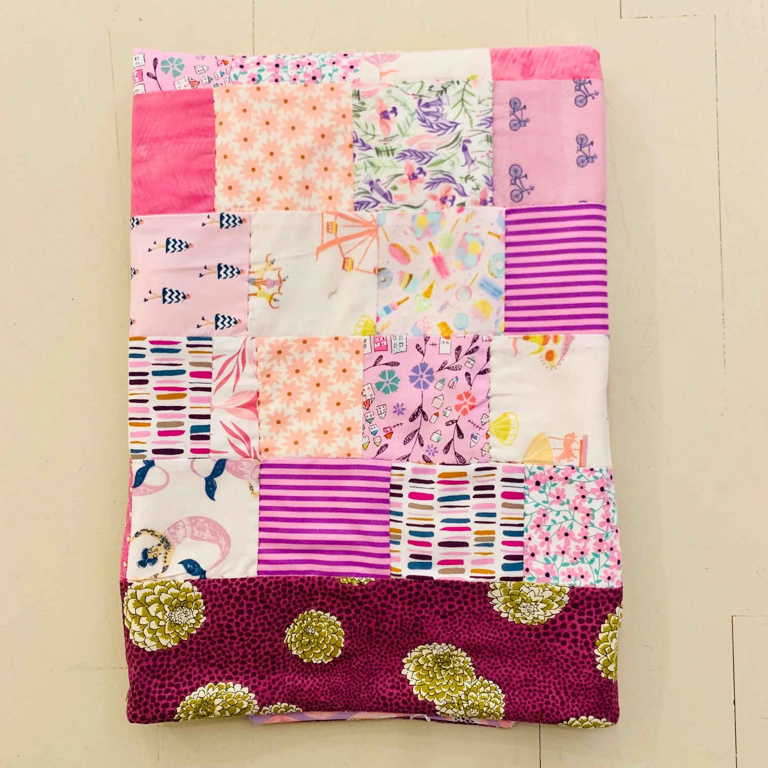 Lavender pink frivolity quilt_04.jpg