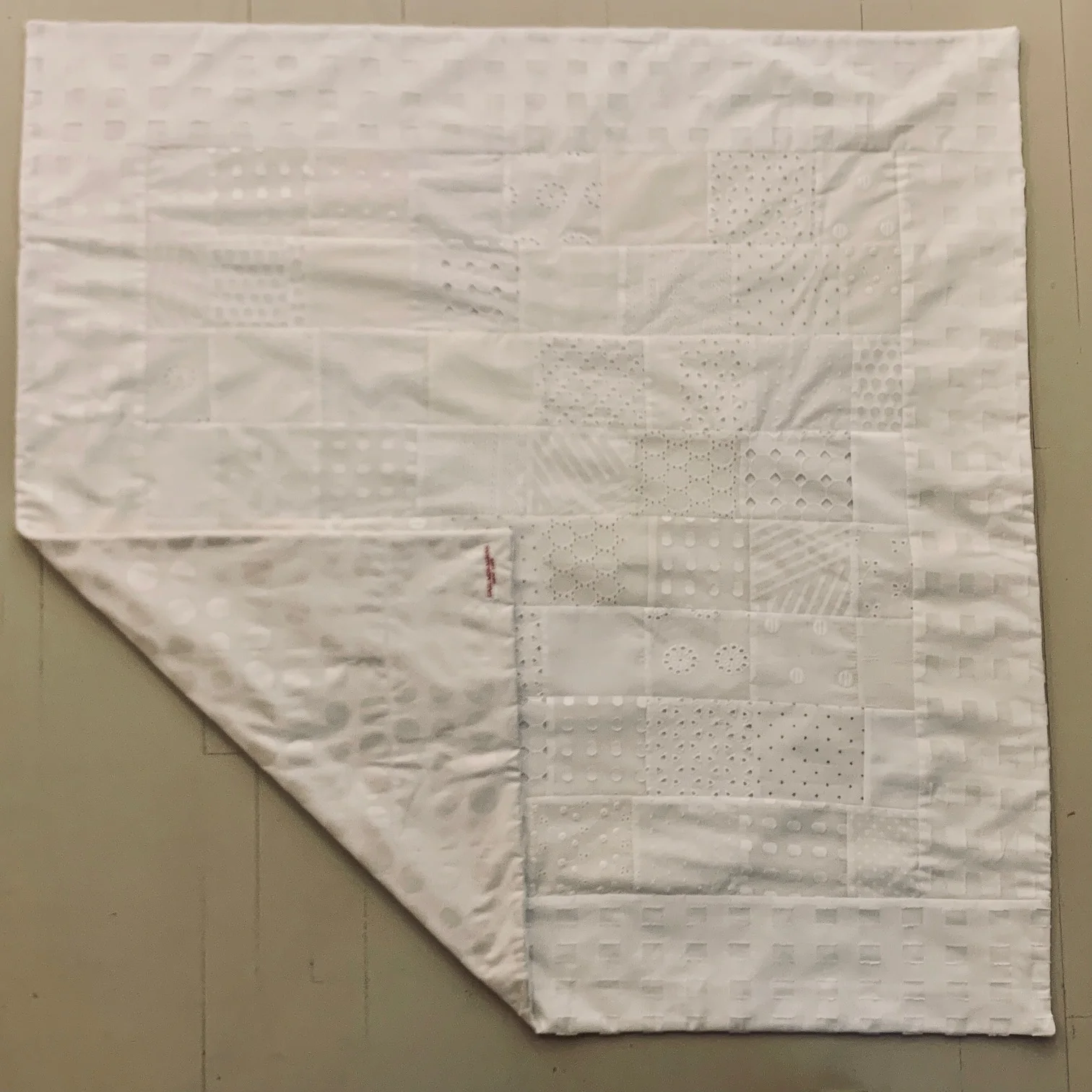 Multi-texture white eyelets_02.jpg