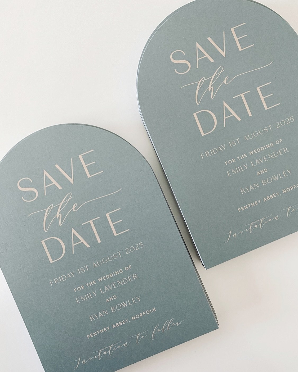 The timeless Peony Luxe save the dates, finished off with an elegant arch in seedling and gold 💚