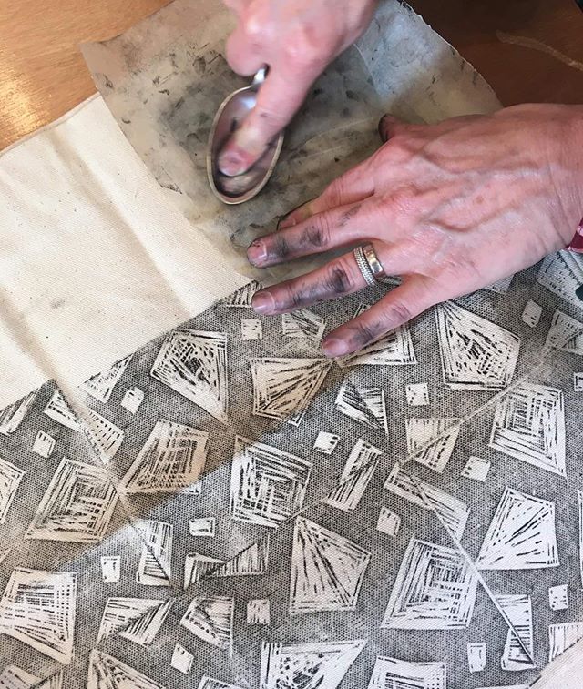 The next Design, Carve &amp; Print  with @lamb_surbiton workshop is on the 20th August - have you booked your ticket yet? There's only a few spots left so if you'd like to come along and make your own lino printed tote bag for &pound;10, do be sure t