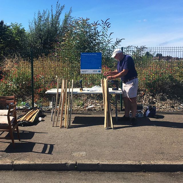 If you&rsquo;ve wandered near Tolworth station this morning and heard a constant buzz of power drills - that&rsquo;s The Beehive being built! Myself and my lovely volunteer Jeff have been busy attaching @buildwithhubs joints to the ends of the chestn