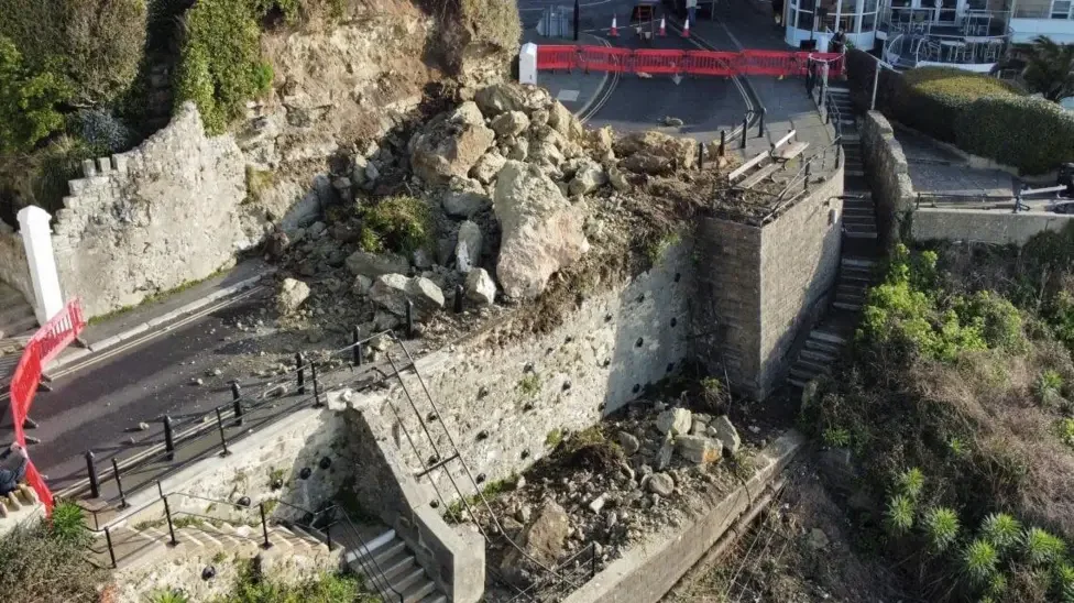 belgrave road rock fall.webp