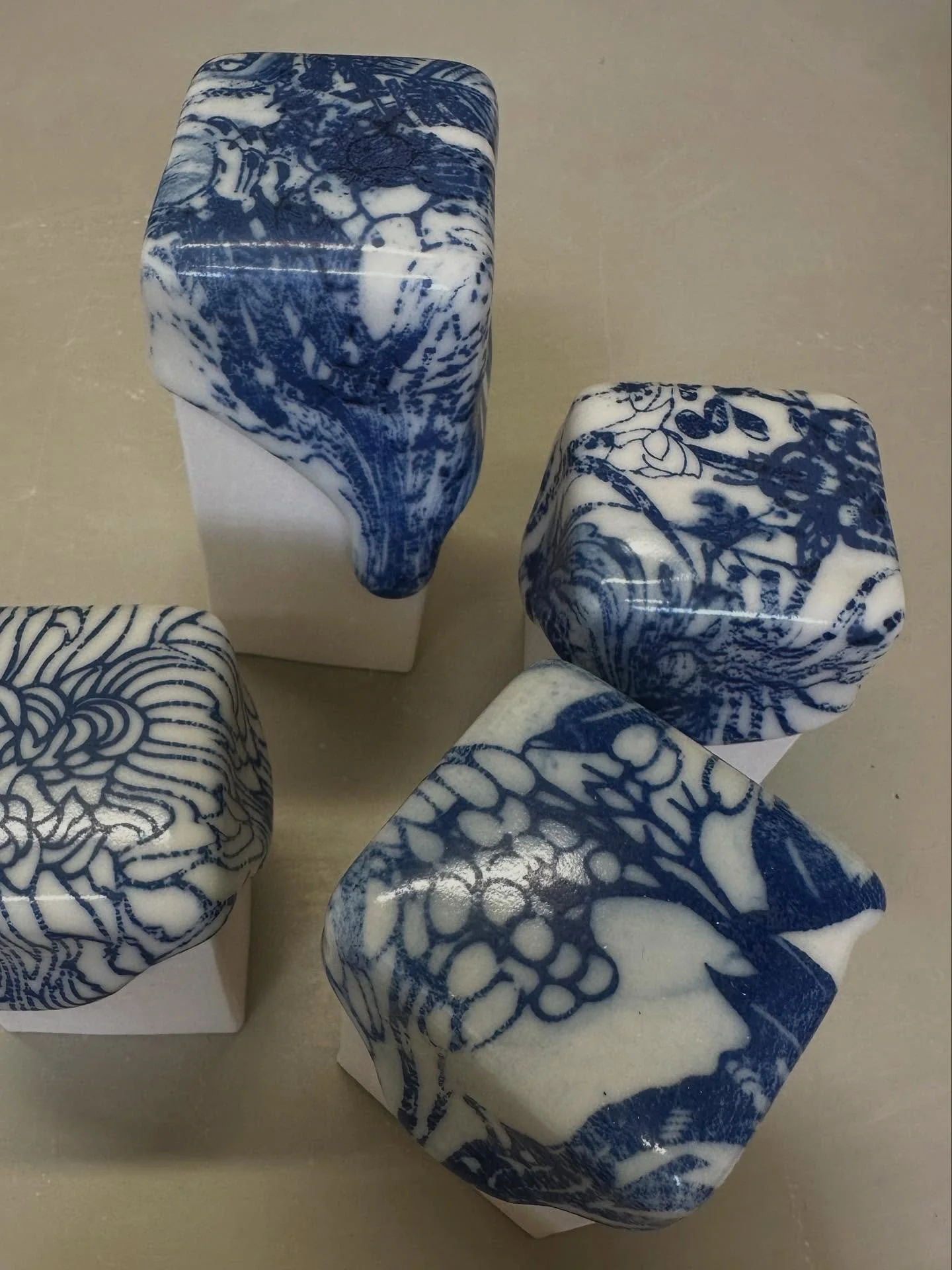 I have been quiet on here, things have been busy at home and also somewhat difficult personally. 

So I am very excited to start doing some studio visits again, today to @helena.lacy.clay and looking forward to 2026 and planning a year of ceramic act
